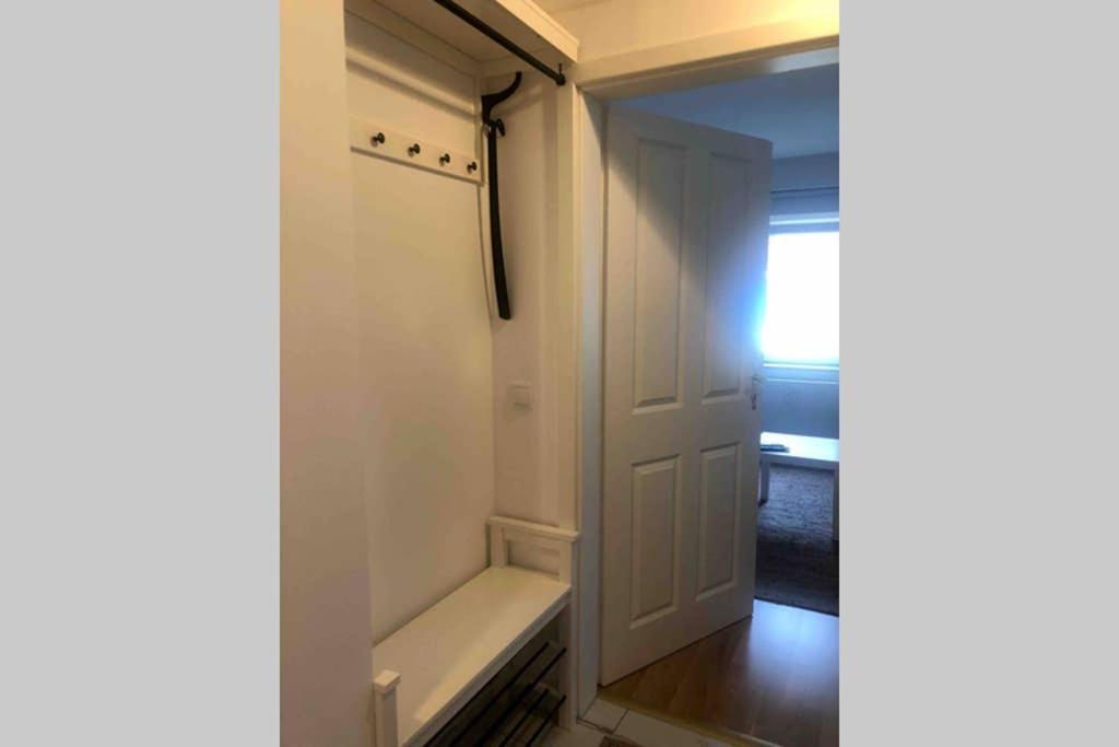 Gemuetliche Sanierte 1 Zimmer Wohnung Mit Privatem Parkplatz Im Zentrum คีล ภายนอก รูปภาพ