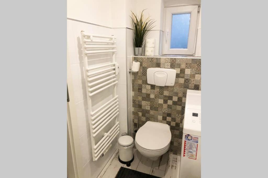 Gemuetliche Sanierte 1 Zimmer Wohnung Mit Privatem Parkplatz Im Zentrum คีล ภายนอก รูปภาพ
