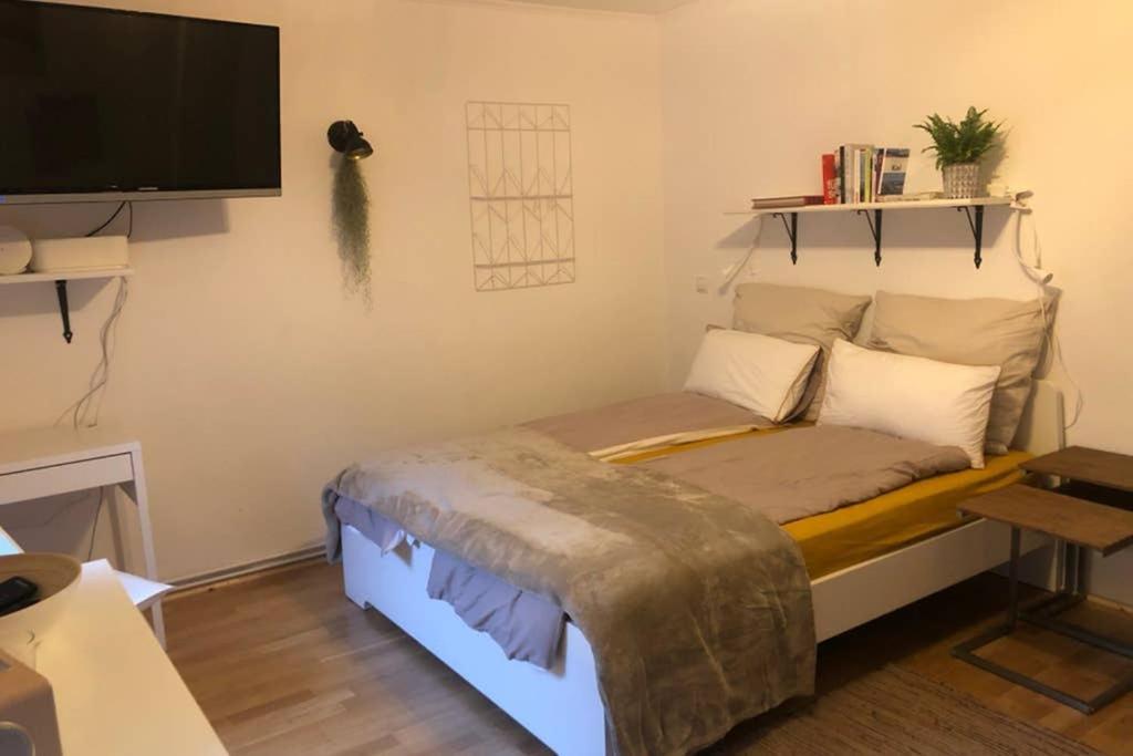 Gemuetliche Sanierte 1 Zimmer Wohnung Mit Privatem Parkplatz Im Zentrum คีล ภายนอก รูปภาพ