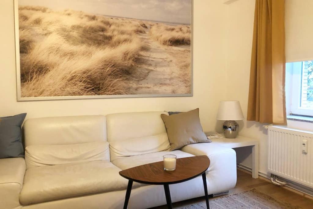 Gemuetliche Sanierte 1 Zimmer Wohnung Mit Privatem Parkplatz Im Zentrum คีล ภายนอก รูปภาพ