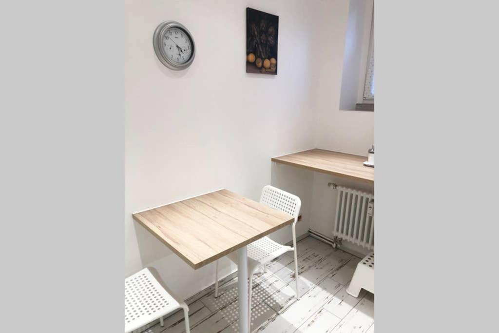 Gemuetliche Sanierte 1 Zimmer Wohnung Mit Privatem Parkplatz Im Zentrum คีล ภายนอก รูปภาพ