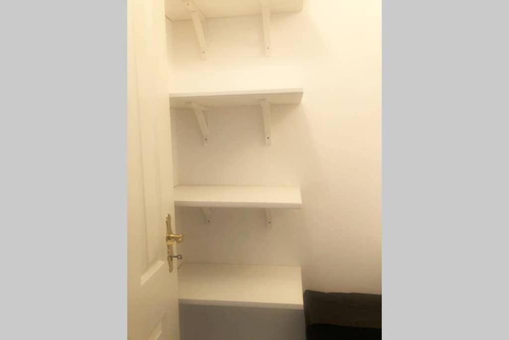 Gemuetliche Sanierte 1 Zimmer Wohnung Mit Privatem Parkplatz Im Zentrum คีล ภายนอก รูปภาพ